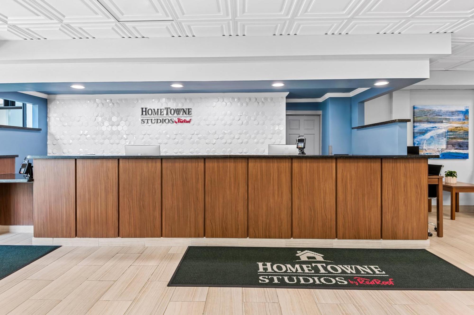 Hometowne Studios By Red Roof & Conference Center Cortland Eksteriør bilde