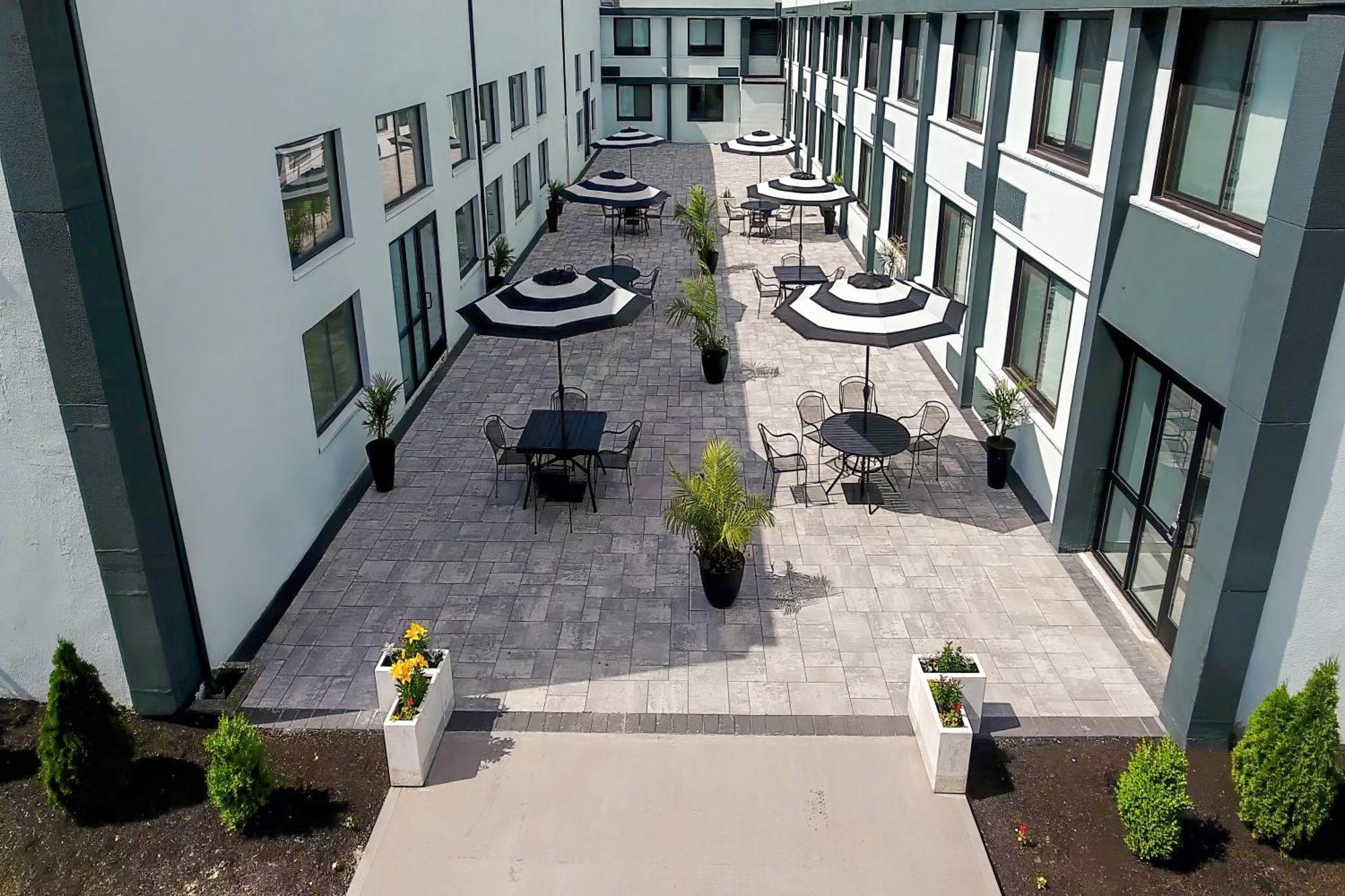 Hometowne Studios By Red Roof & Conference Center Cortland Eksteriør bilde