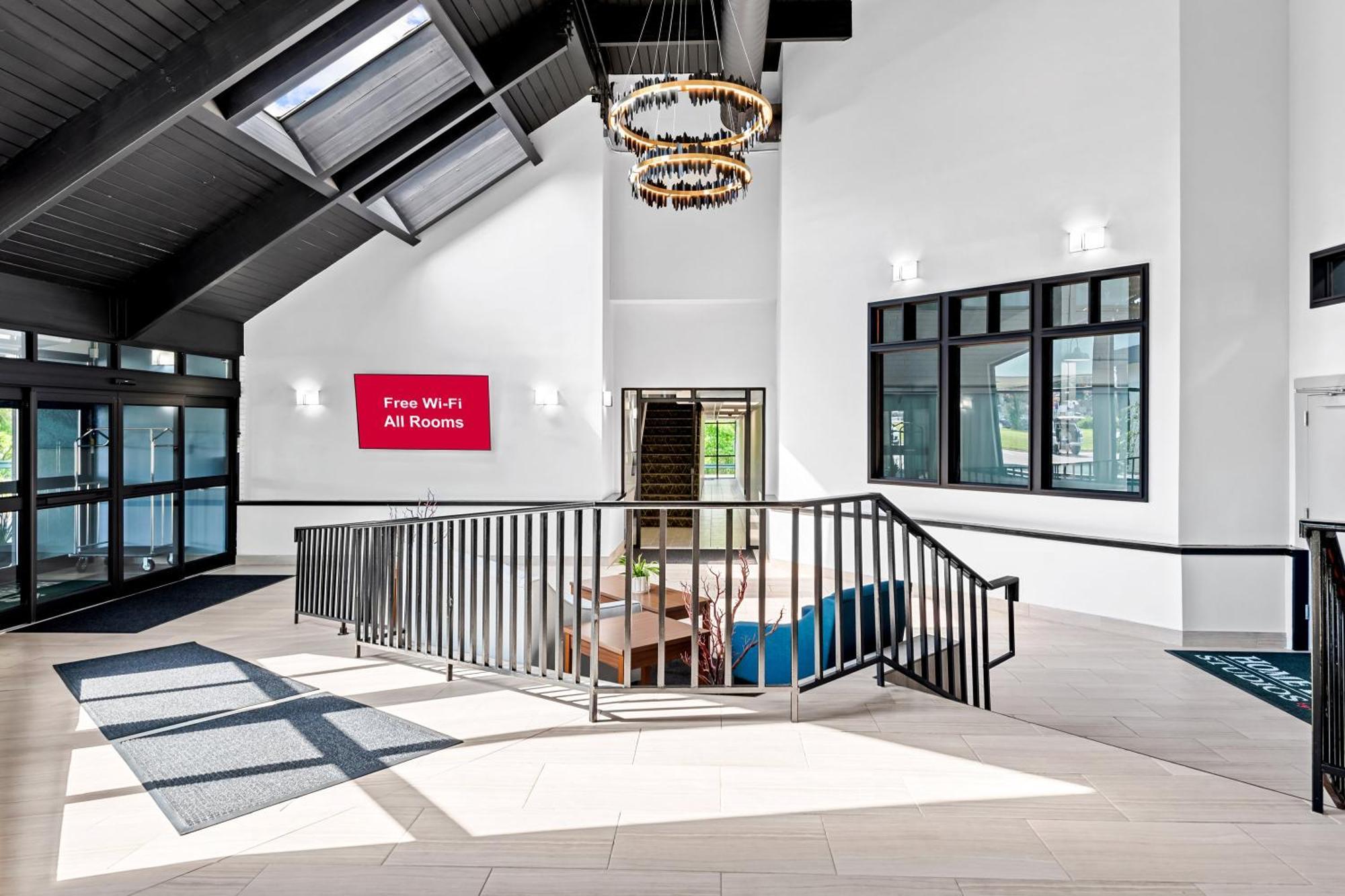 Hometowne Studios By Red Roof & Conference Center Cortland Eksteriør bilde